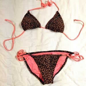 Leopard 🐆 Print & Pink Bikini 👙